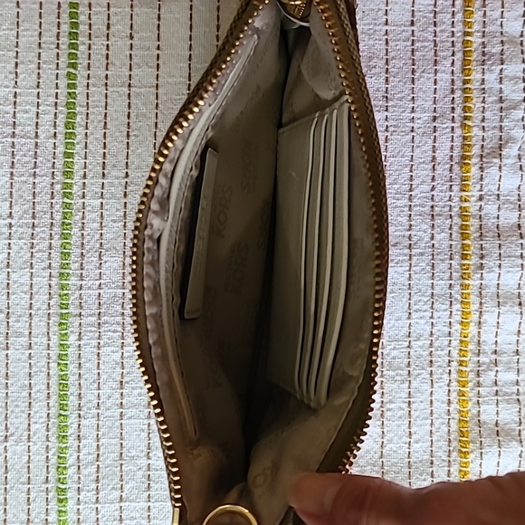Michael Kors wristlet - Picture 4 of 6